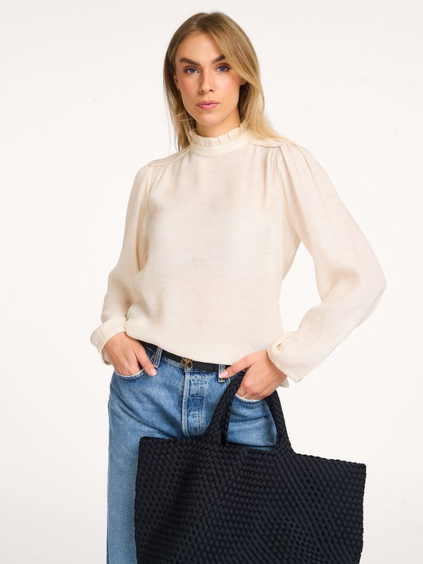 Ontdek de Temperly viscosemix top met structuur van Dante 6 in de kleur ecru bij Orangebag. Op werkdagen voor 21:45 besteld, morgen in huis.