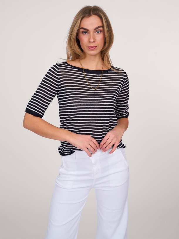 Ontdek de K229 Linnen top van Majestic Filatures in de kleur donkerblauw bij Orangebag. Op werkdagen voor 21:45 besteld, morgen in huis.