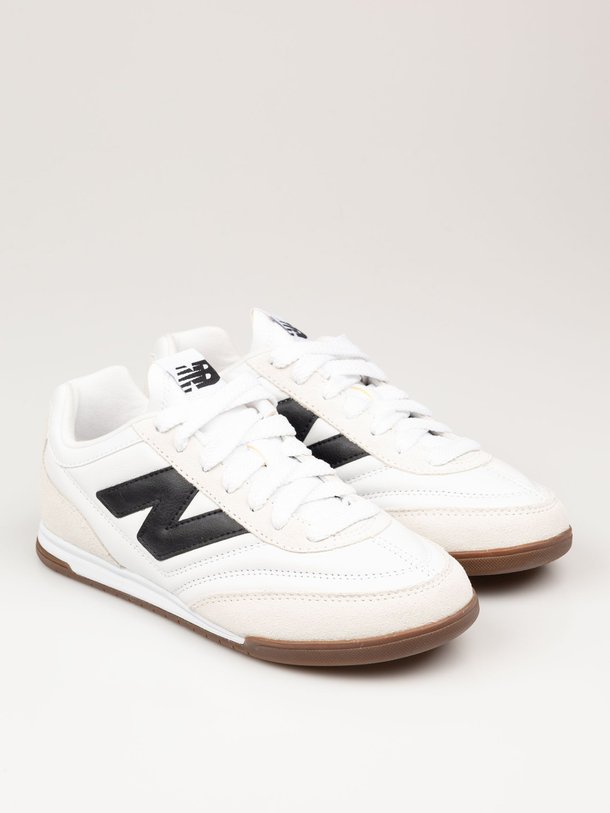 Ontdek de URC42 lederen sneakers van New Balance in de kleur wit bij Orangebag. Op werkdagen voor 21:45 besteld, morgen in huis.