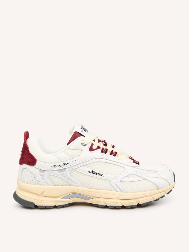 Ontdek de The Re-Run Vintage mesh sneakers van Mercer Amsterdam in de kleur Rood bij Orangebag. Op werkdagen voor 21:45 besteld, morgen in huis.