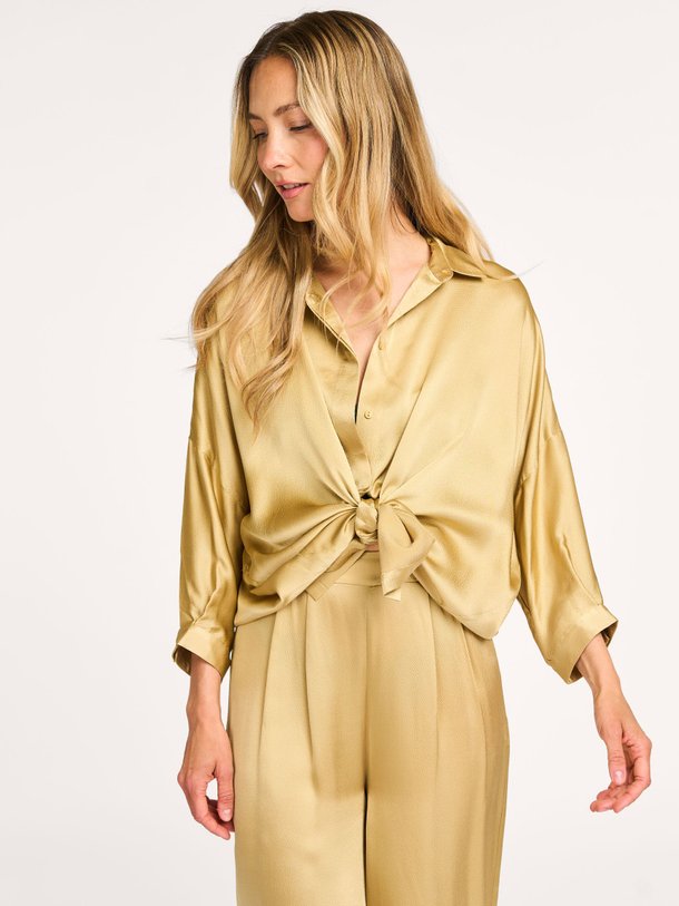 Ontdek de Manon zijden blouse van Karma Koma in de kleur olijfgroen bij Orangebag. Op werkdagen voor 21:45 besteld, morgen in huis.