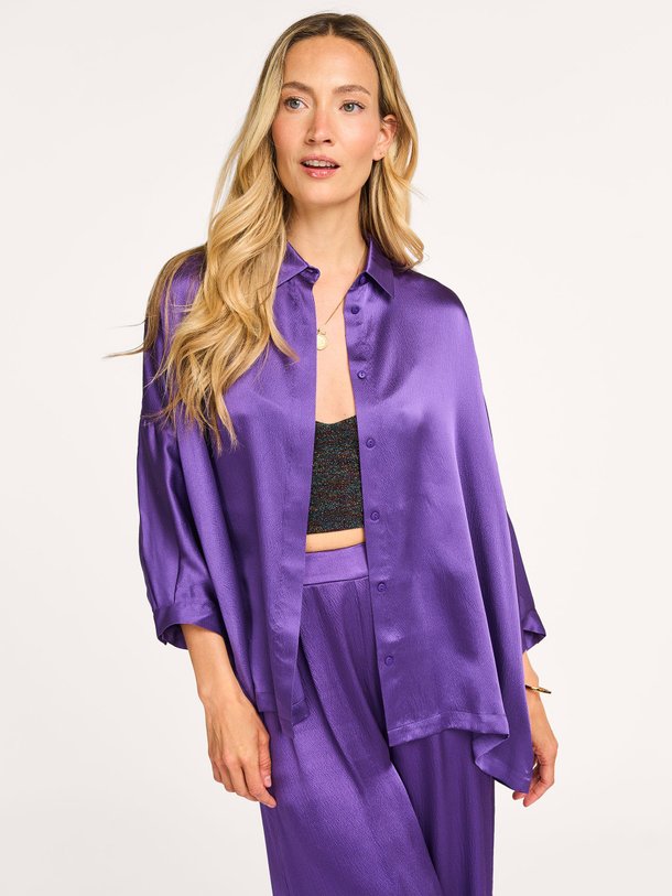Ontdek de Manon zijden blouse van Karma Koma in de kleur paars bij Orangebag. Op werkdagen voor 21:45 besteld, morgen in huis.