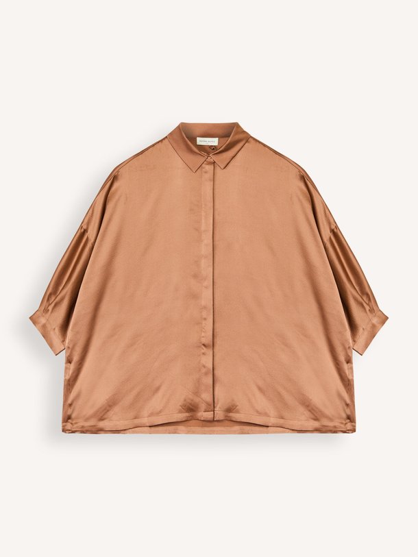 Ontdek de Manon zijden blouse van Karma Koma in de kleur koper bij Orangebag. Op werkdagen voor 21:45 besteld, morgen in huis.