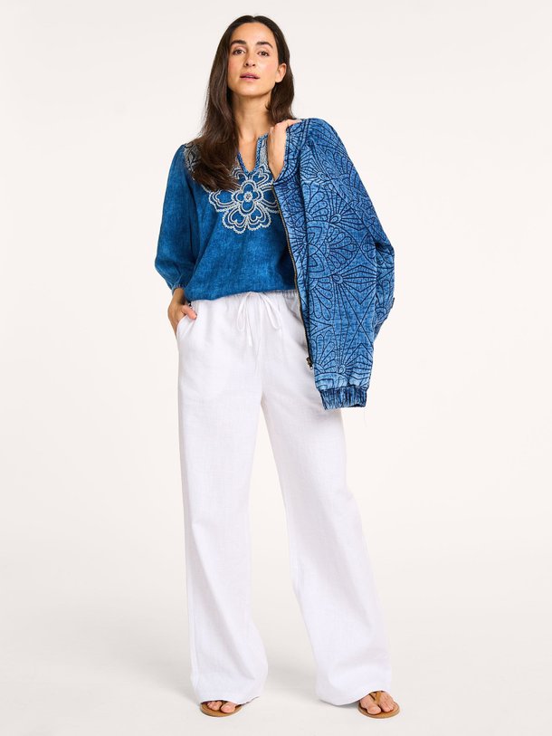 Ontdek de Denim top met borduursel van Summum in de kleur blauw bij Orangebag. Op werkdagen voor 21:45 besteld, morgen in huis.