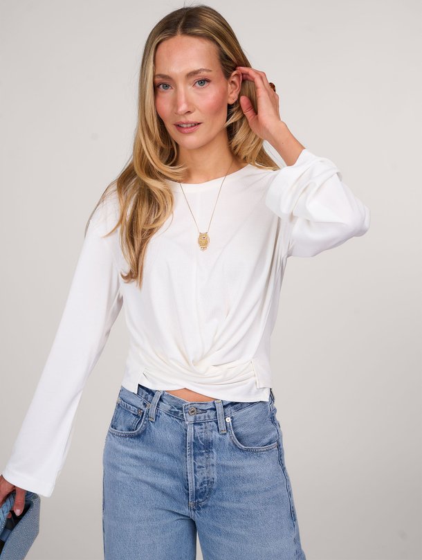 Ontdek de Sylas modalmix overslag top van Club L`avenir in de kleur off-white bij Orangebag. Op werkdagen voor 21:45 besteld, morgen in huis.