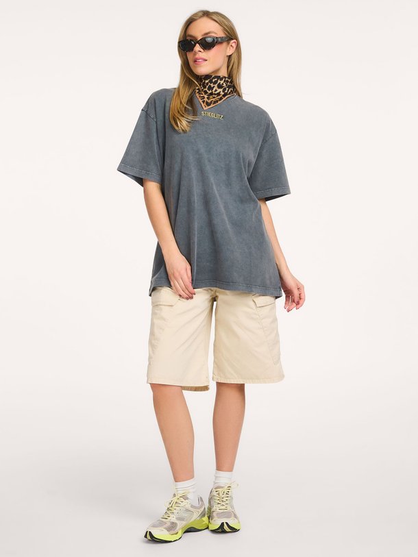 Ontdek de Fryda katoenen oversized T-shirt van Stieglitz in de kleur Grijs bij Orangebag. Op werkdagen voor 21:45 besteld, morgen in huis.