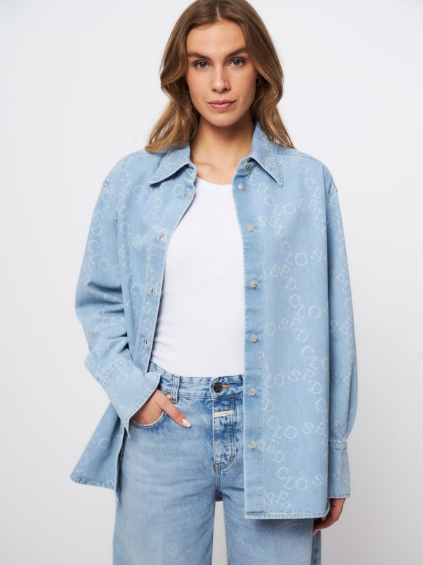 Ontdek de Denim blouse met dessin van Closed in de kleur blauw bij Orangebag. Op werkdagen voor 21:45 besteld, morgen in huis.