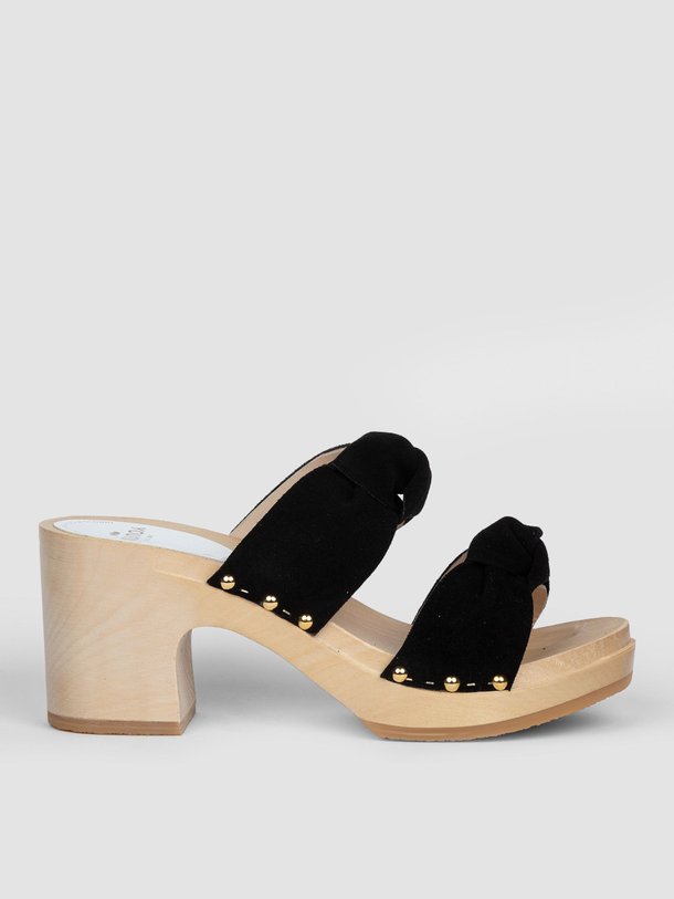 Ontdek de Ynoui lederen muiltjes van Sabot YouYou in de kleur zwart bij Orangebag. Op werkdagen voor 21:45 besteld, morgen in huis.