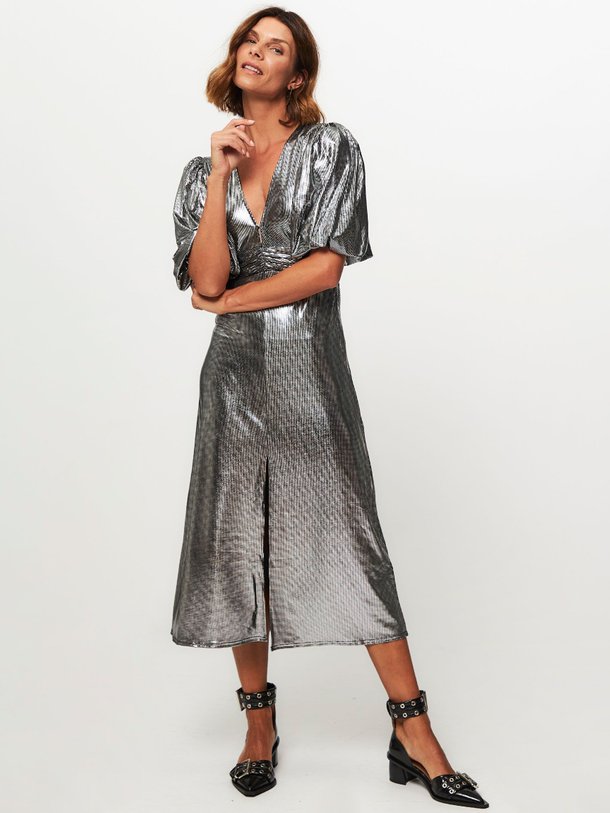 Ontdek de Ivetta geweven metallic jurk van Notes du Nord in de kleur zilverkleur bij Orangebag. Op werkdagen voor 21:45 besteld, morgen in huis.