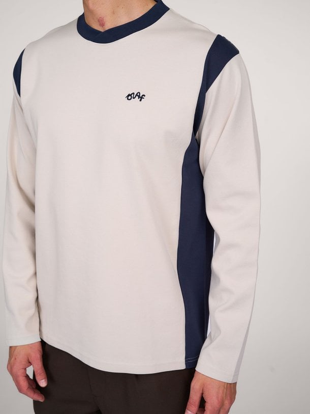 Ontdek de Panel Tee katoenen longsleeve van OLAF in de kleur zand bij Orangebag. Op werkdagen voor 21:45 besteld, morgen in huis.