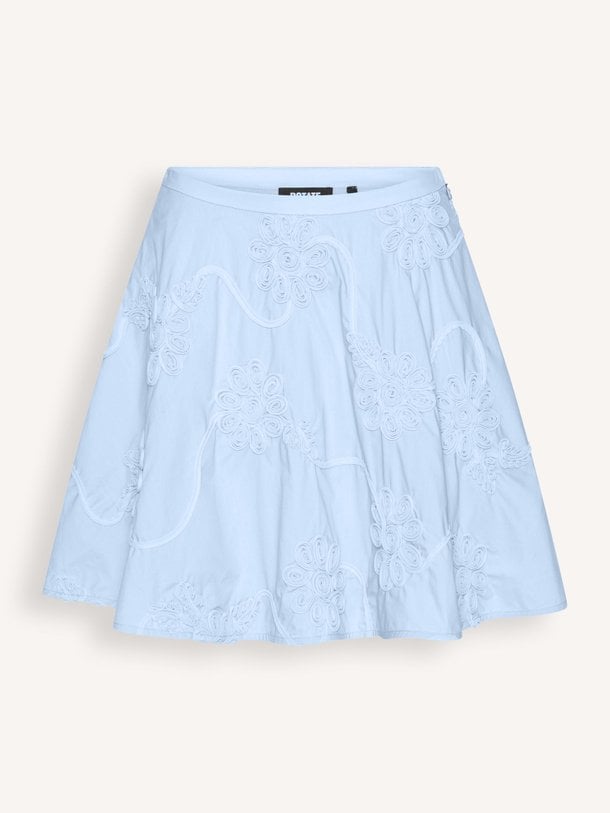Ontdek de Berty katoenen rok met borduursel van Rotate Birger Christensen in de kleur Lichtblauw bij Orangebag. Op werkdagen voor 21:45 besteld, morgen in huis.