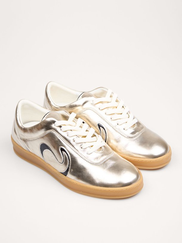 Ontdek de Blaire lederen metallic sneakers van Anonymous Copenhagen in de kleur champagne bij Orangebag. Op werkdagen voor 21:45 besteld, morgen in huis.