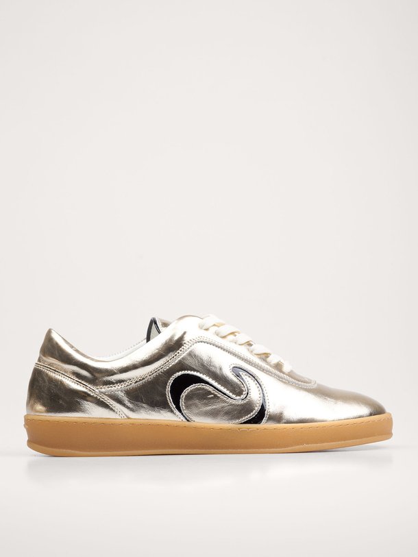 Ontdek de Blaire lederen metallic sneakers van Anonymous Copenhagen in de kleur champagne bij Orangebag. Op werkdagen voor 21:45 besteld, morgen in huis.