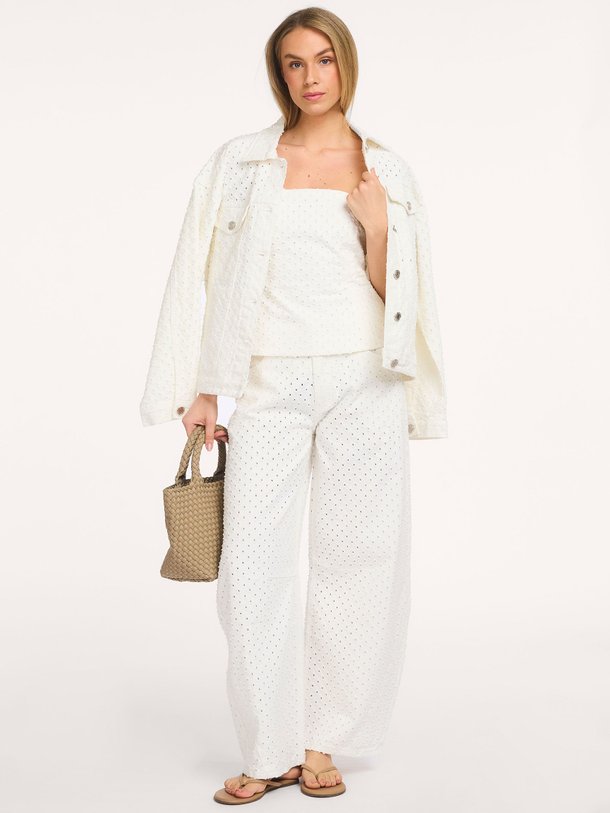 Ontdek de Tomir mid waist barrel fit non-stretch jeans van Sofie Schnoor in de kleur Off-white bij Orangebag. Op werkdagen voor 21:45 besteld, morgen in huis.