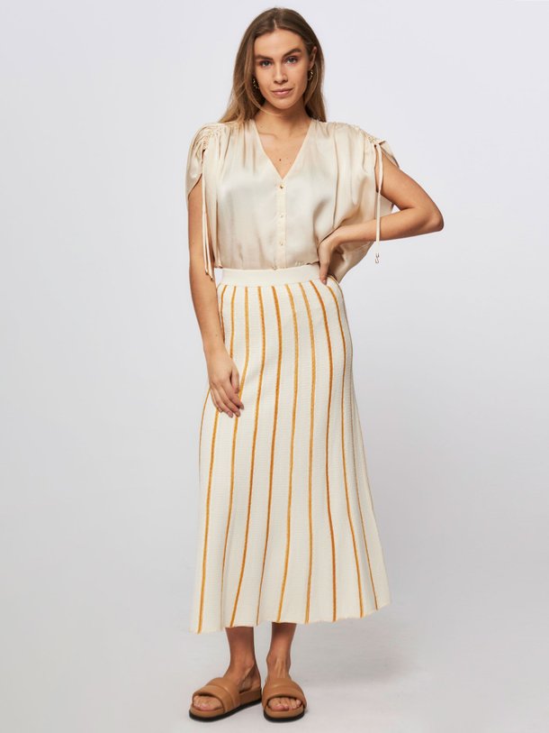 Ontdek de Ayani viscose/katoenmix rok met dessin van Sessun in de kleur ecru bij Orangebag. Op werkdagen voor 21:45 besteld, morgen in huis.