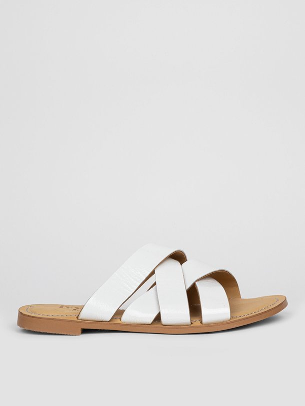 Ontdek de Nova laklederen slippers van Ivylee Copenhagen in de kleur wit bij Orangebag. Op werkdagen voor 21:45 besteld, morgen in huis.