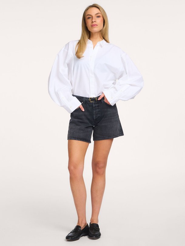 Ontdek de Billie mid waist loose fit short van Citizens of Humanity in de kleur Zwart bij Orangebag. Op werkdagen voor 21:45 besteld, morgen in huis.