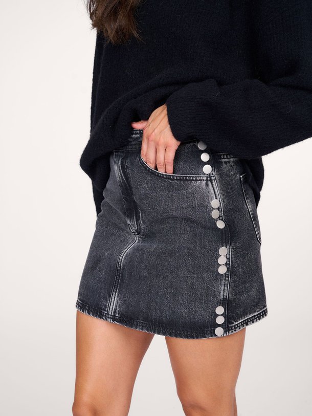 Ontdek de Zuva denim mini rok met applicaties van Gestuz in de kleur donkergrijs bij Orangebag. Op werkdagen voor 21:45 besteld, morgen in huis.