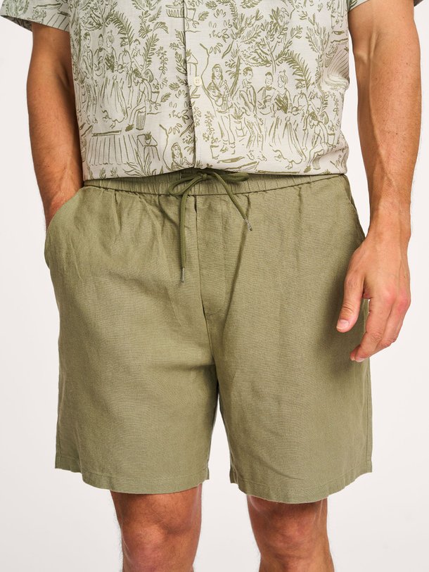 Ontdek de Otto linnen/katoenmix short van Les Deux in de kleur kaki bij Orangebag. Op werkdagen voor 21:45 besteld, morgen in huis.