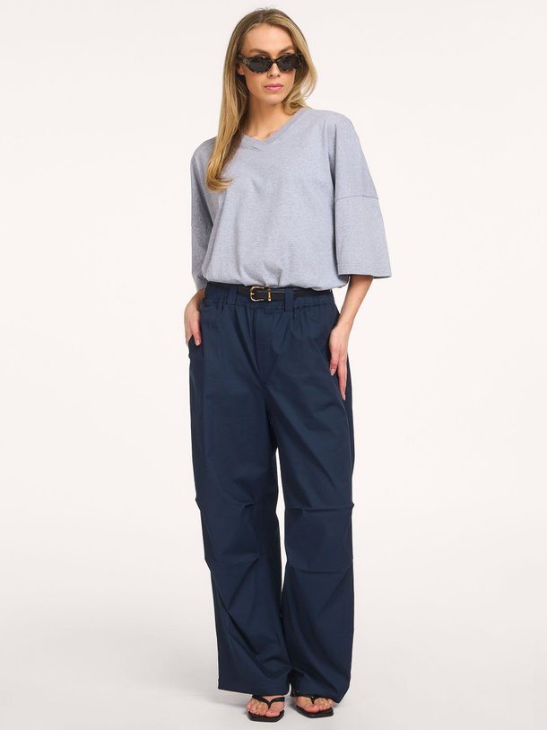 Ontdek de Chuck katoenmix broek van Sea Me Happy in de kleur Donkerblauw bij Orangebag. Op werkdagen voor 21:45 besteld, morgen in huis.