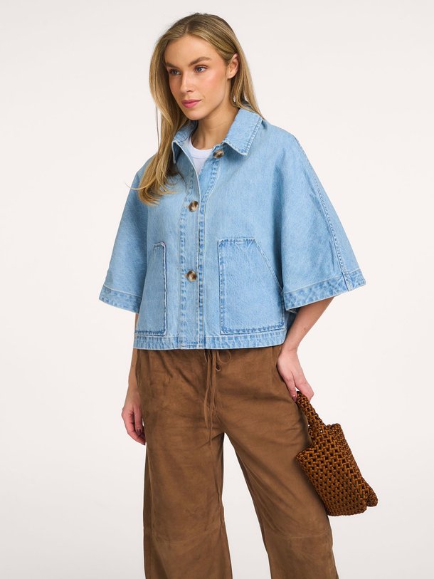 Ontdek de Lena denim mantel van Alter Ego in de kleur Blauw bij Orangebag. Op werkdagen voor 21:45 besteld, morgen in huis.