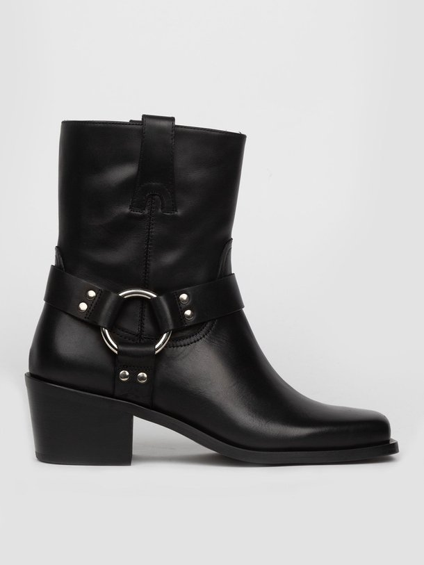 Ontdek de Boston lederen biker boots van Silver Grace in de kleur zwart bij Orangebag. Op werkdagen voor 21:45 besteld, morgen in huis.