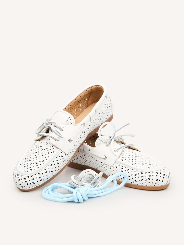 Ontdek de Lederen loafers van Posa in de kleur Off-white bij Orangebag. Op werkdagen voor 21:45 besteld, morgen in huis.