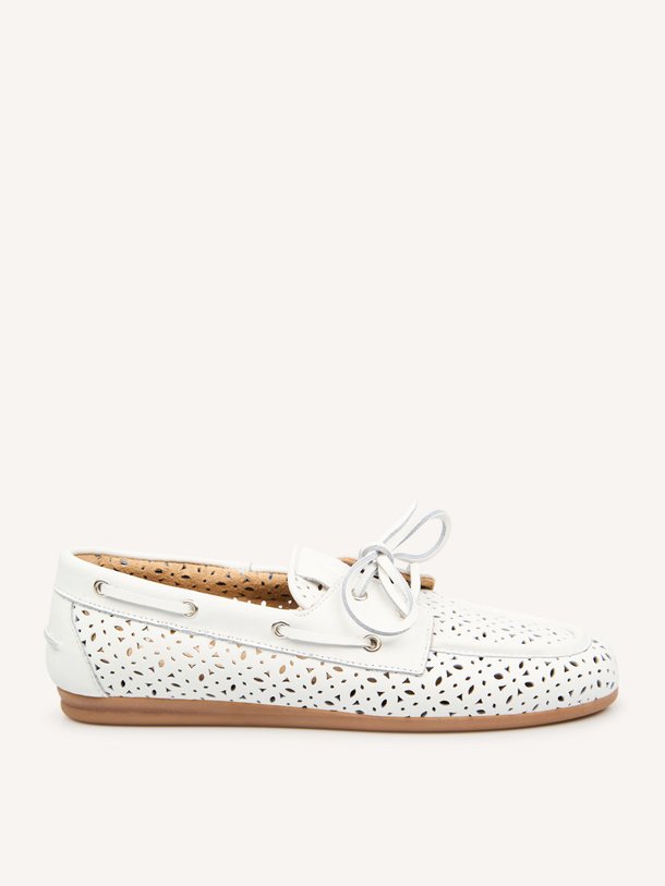 Ontdek de Lederen loafers van Posa in de kleur Off-white bij Orangebag. Op werkdagen voor 21:45 besteld, morgen in huis.
