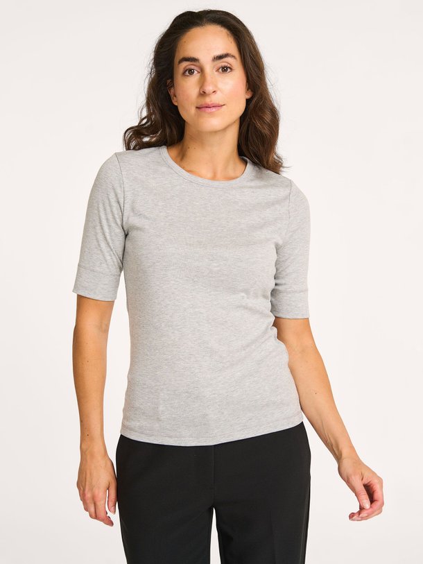 Ontdek de Granny organic cotton gemêleerd T-shirt van Co'Couture in de kleur grijs bij Orangebag. Op werkdagen voor 21:45 besteld, morgen in huis.