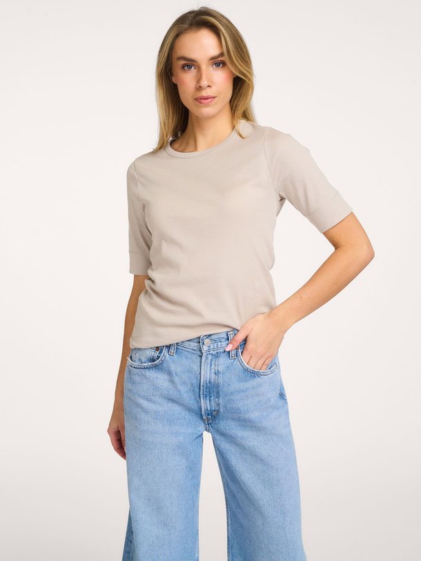 Ontdek de Granny organic cotton T-shirt van Co'Couture in de kleur Beige bij Orangebag. Op werkdagen voor 21:45 besteld, morgen in huis.