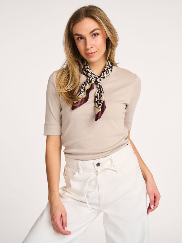Ontdek de Granny organic cotton T-shirt van Co'Couture in de kleur beige bij Orangebag. Op werkdagen voor 21:45 besteld, morgen in huis.