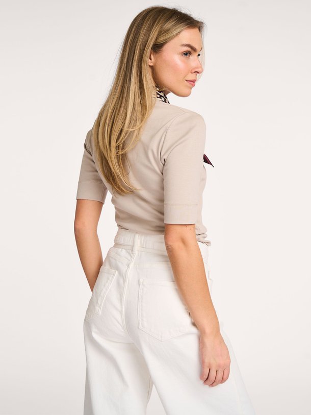 Ontdek de Granny organic cotton T-shirt van Co'Couture in de kleur beige bij Orangebag. Op werkdagen voor 21:45 besteld, morgen in huis.