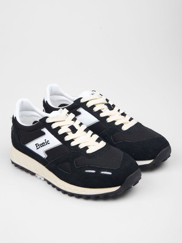 Ontdek de PR538 suède sneakers van Etonic in de kleur zwart bij Orangebag. Op werkdagen voor 21:45 besteld, morgen in huis.
