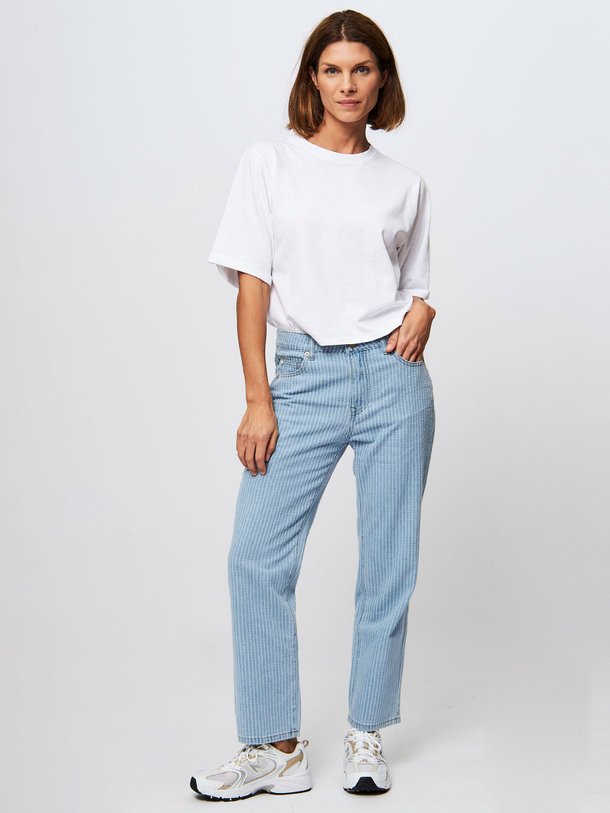 Ontdek de Blue Daze high waist straight non-stretch jeans van Summum in de kleur blauw bij Orangebag. Op werkdagen voor 21:45 besteld, morgen in huis.