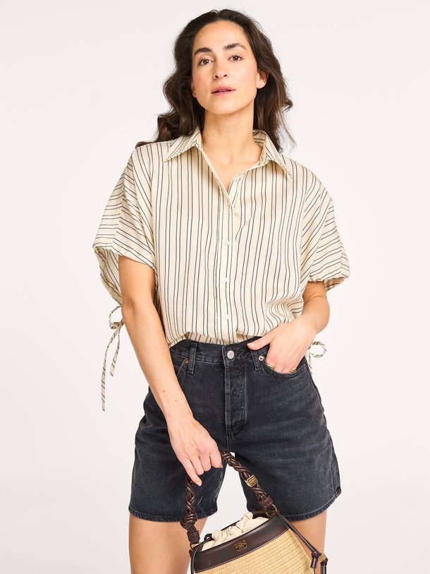 Ontdek de Tencelmix blouse met gestreept dessin van Haute L'Amitié in de kleur beige bij Orangebag. Op werkdagen voor 21:45 besteld, morgen in huis.