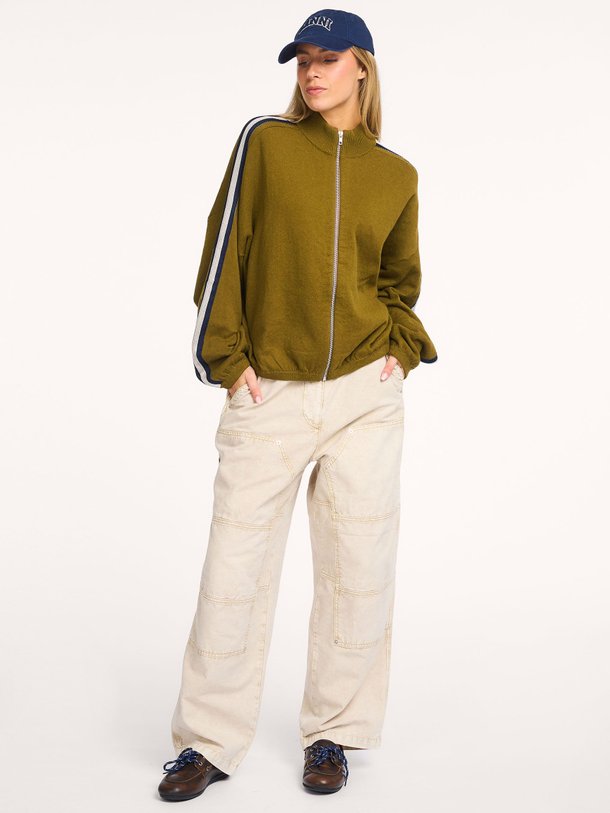 Ontdek de Gerta wolmix vest van Bellerose in de kleur Groen bij Orangebag. Op werkdagen voor 21:45 besteld, morgen in huis.