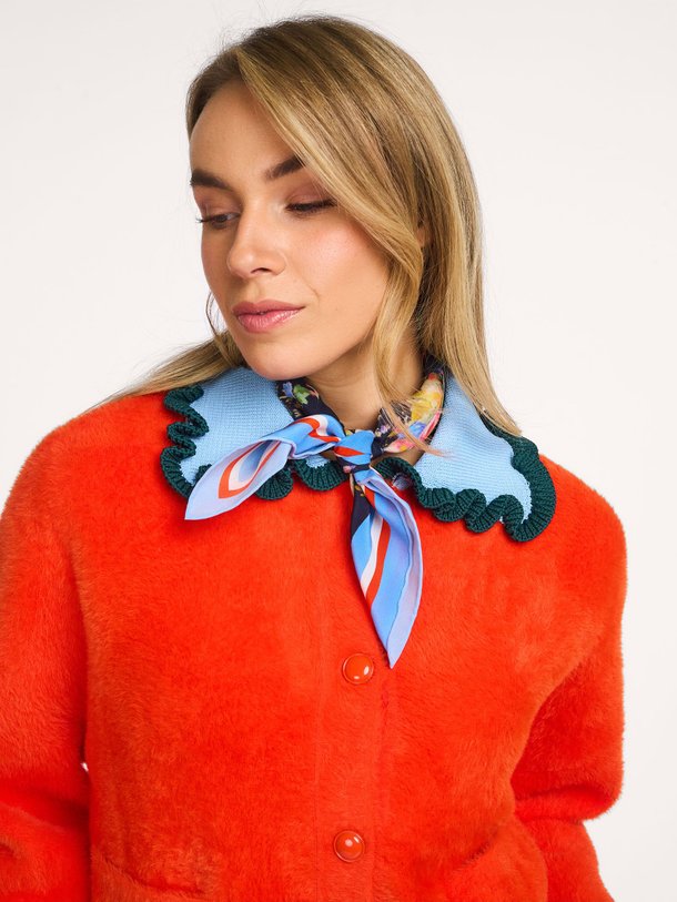 Ontdek de Jungle zijden sjaal met bloemenprint van Essentiel Antwerp in de kleur Blauw bij Orangebag. Op werkdagen voor 21:45 besteld, morgen in huis.
