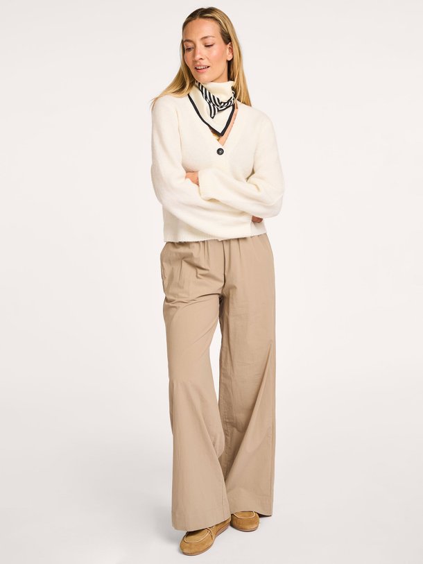 Ontdek de Nori katoenen broek van Knit-ted in de kleur kaki bij Orangebag. Op werkdagen voor 21:45 besteld, morgen in huis.