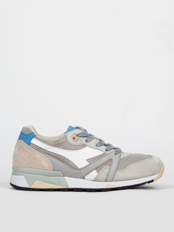 Ontdek de N9000 Italia nubuck sneakers van Diadora in de kleur grijs bij Orangebag. Op werkdagen voor 21:45 besteld, morgen in huis.