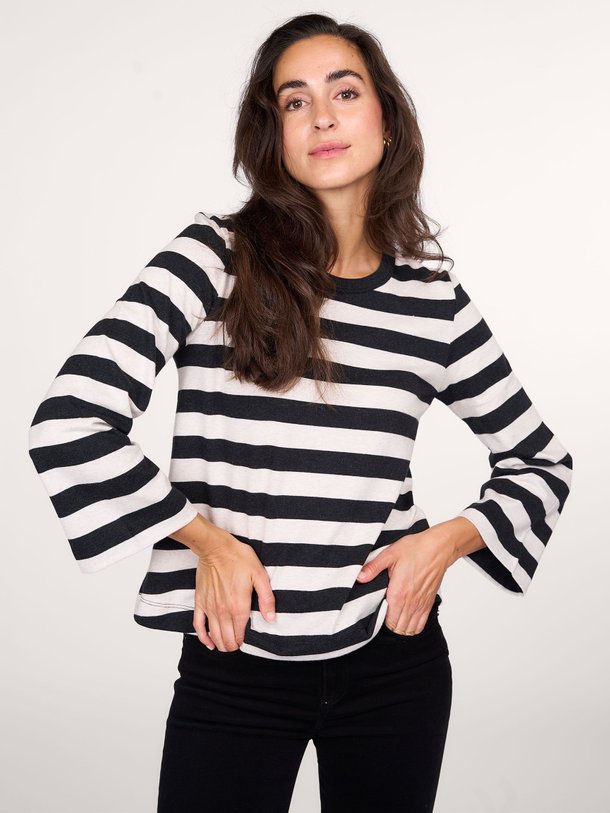 Ontdek de M441 Organic cotton longsleeve van Majestic Filatures in de kleur zand bij Orangebag. Op werkdagen voor 21:45 besteld, morgen in huis.