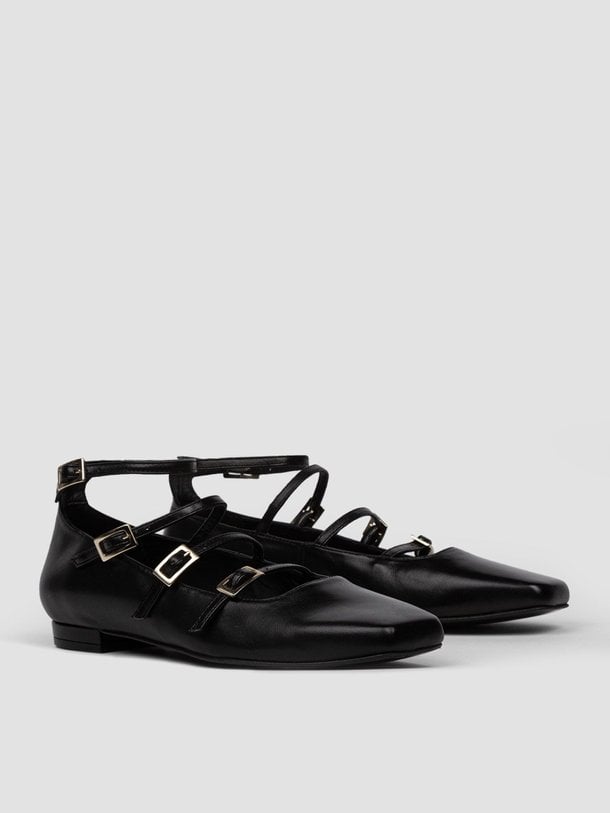 Ontdek de Luke lederen ballerina's van Alohas in de kleur zwart bij Orangebag. Op werkdagen voor 21:45 besteld, morgen in huis.