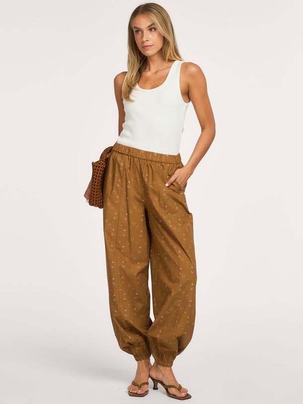 Ontdek de Apricotmd print pants van Modstrom bij Orangebag. Op werkdagen voor 21:45 besteld, morgen in huis.