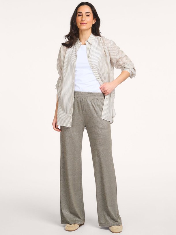 Ontdek de Viscosemix glitter broek van No Man's Land in de kleur Donkergroen bij Orangebag. Op werkdagen voor 21:45 besteld, morgen in huis.