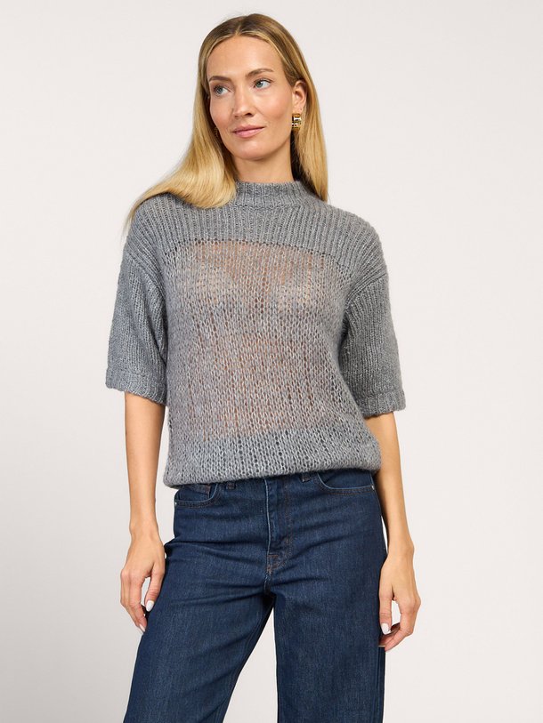 Ontdek de Lingo alpacamix trui van My Essential Wardrobe in de kleur grijs bij Orangebag. Op werkdagen voor 21:45 besteld, morgen in huis.