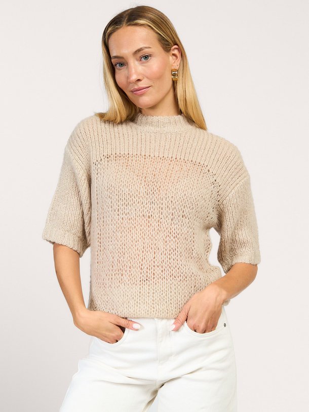 Ontdek de Lingo alpacamix trui van My Essential Wardrobe in de kleur beige bij Orangebag. Op werkdagen voor 21:45 besteld, morgen in huis.