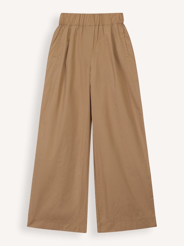Ontdek de Benji katoenen poplin wide leg broek van By-Bar in de kleur camel bij Orangebag. Op werkdagen voor 21:45 besteld, morgen in huis.