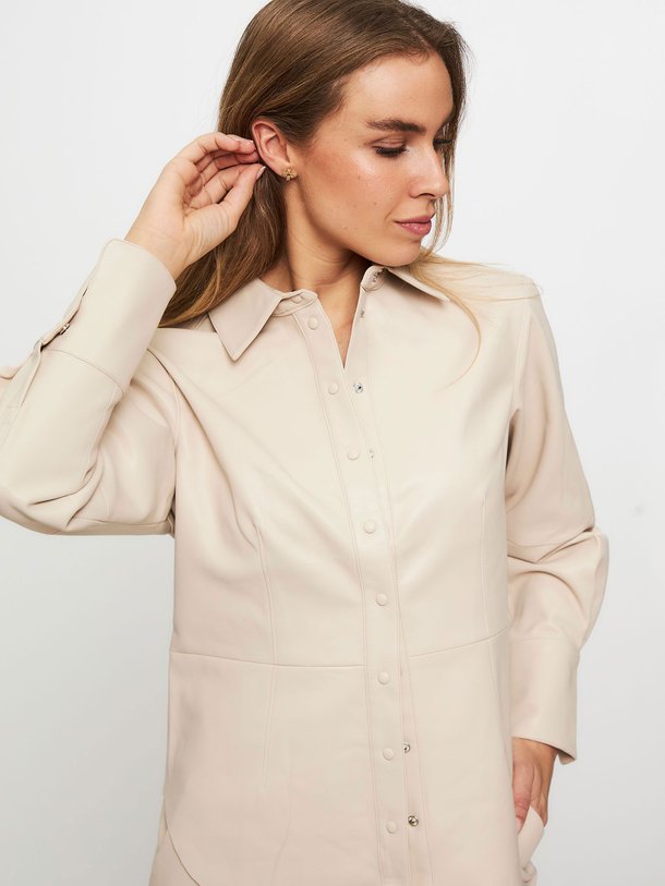 Ontdek de Akira leatherlook blouse van Dante 6 in de kleur zand bij Orangebag. Op werkdagen voor 21:45 besteld, morgen in huis.