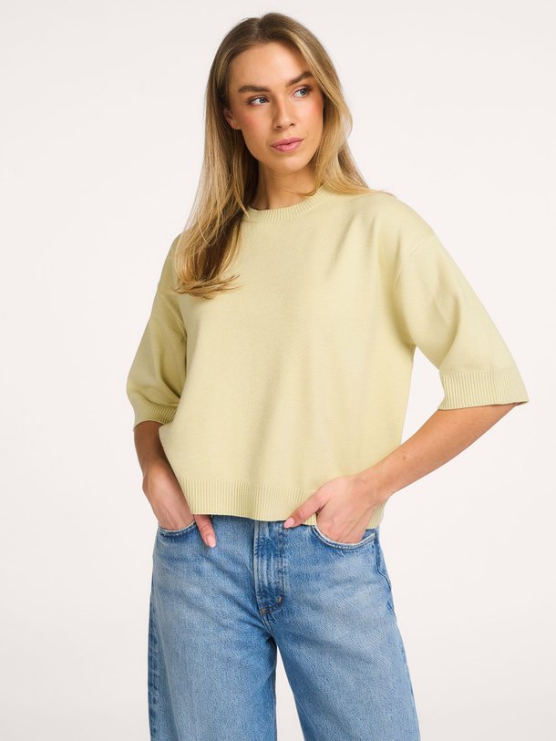 Ontdek de Isidre viscosemix trui van Studio AR in de kleur Lichtgroen bij Orangebag. Op werkdagen voor 21:45 besteld, morgen in huis.