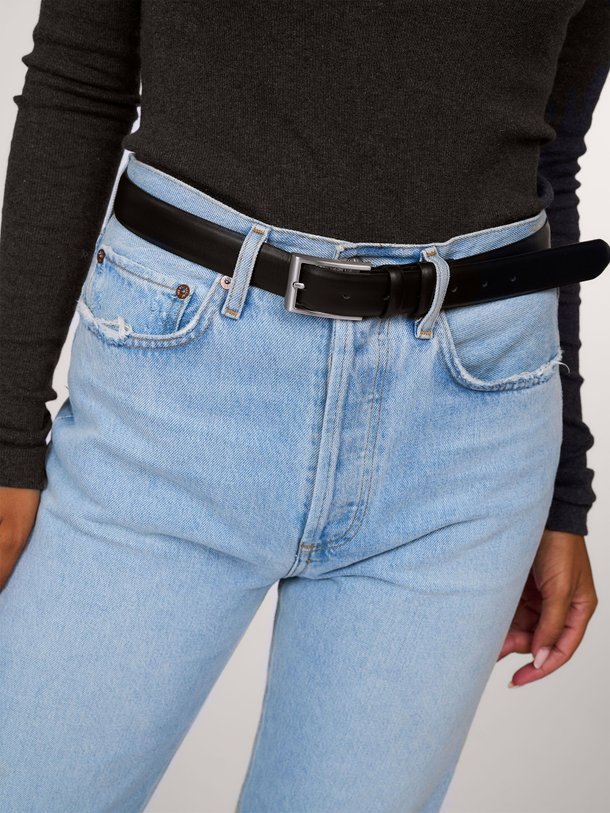 Ontdek de Velu lederen riem van Club L`avenir in de kleur zwart bij Orangebag. Op werkdagen voor 21:45 besteld, morgen in huis.