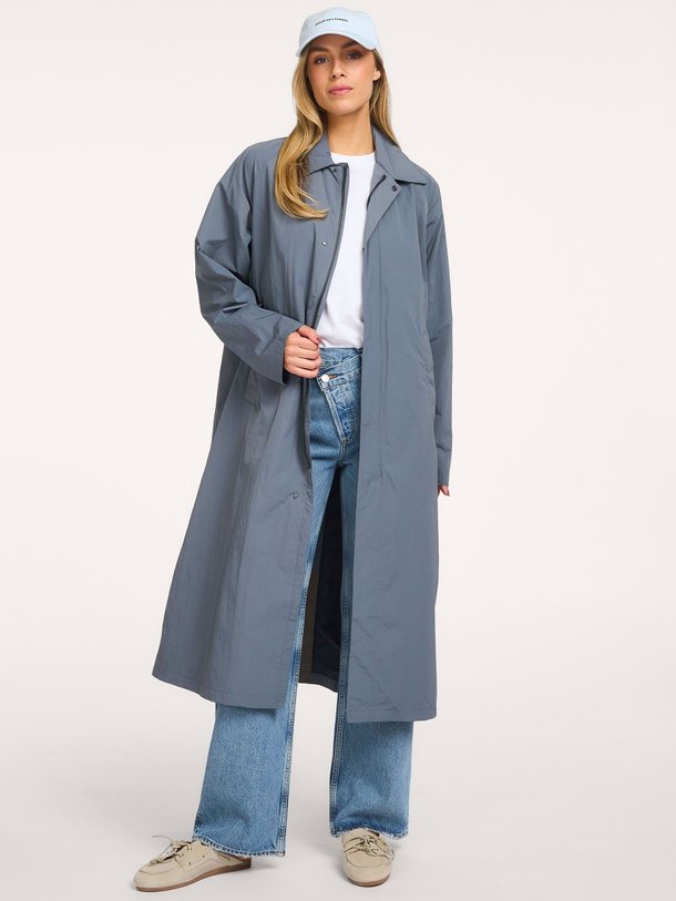 Ontdek de Long Coach Crinkle geweven technische parka van Welter Shelter in de kleur Grijsblauw bij Orangebag. Op werkdagen voor 21:45 besteld, morgen in huis.